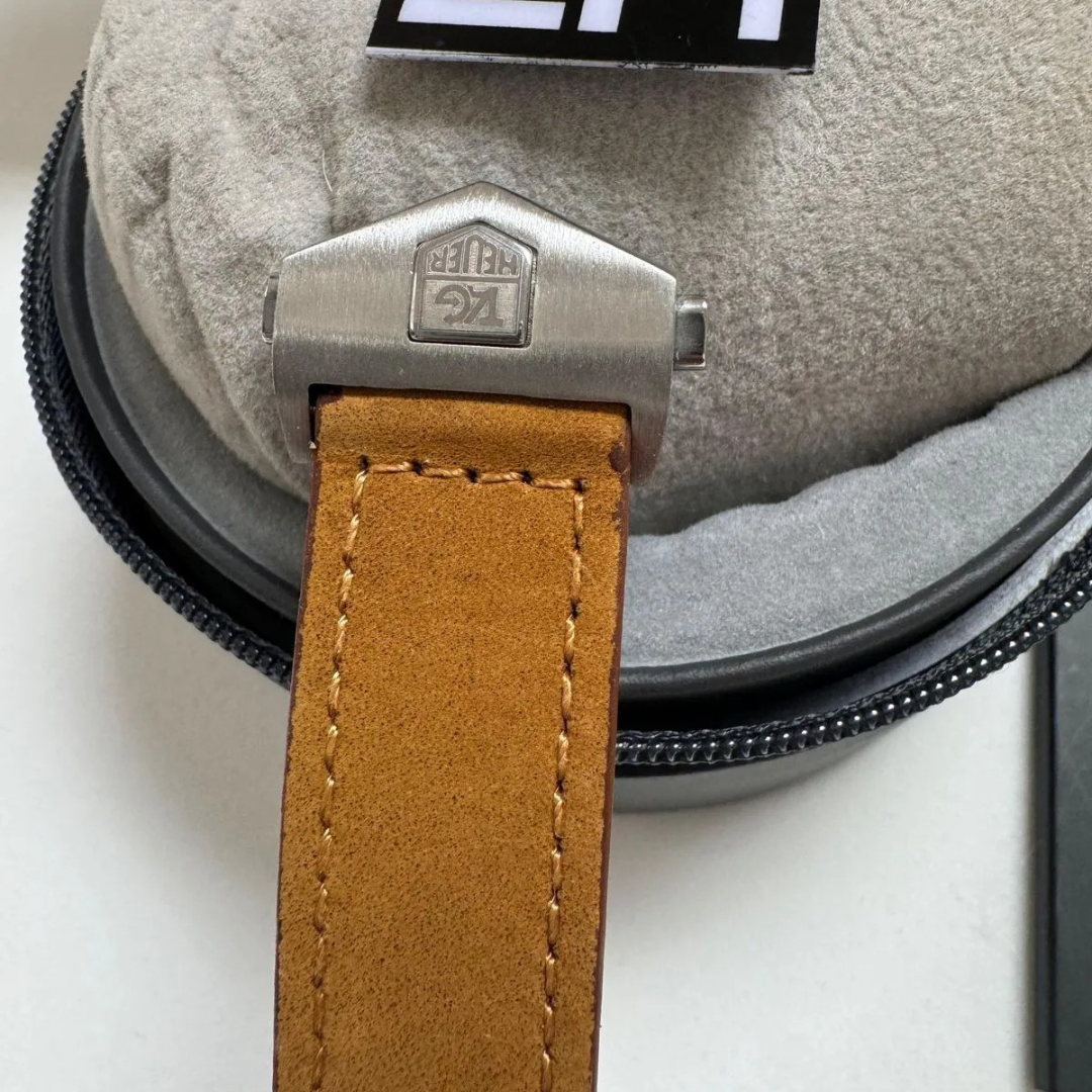 TH Carrera Chronograph Black – Automatic | Suede Leather Strap TAG Heuer
